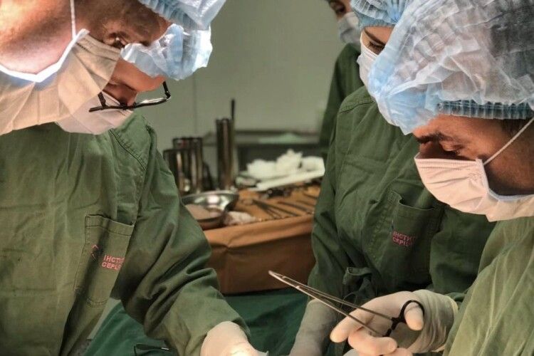 Одна людина врятувала трьох: як у Луцьку робили операції з пересаджування органів (Відео)