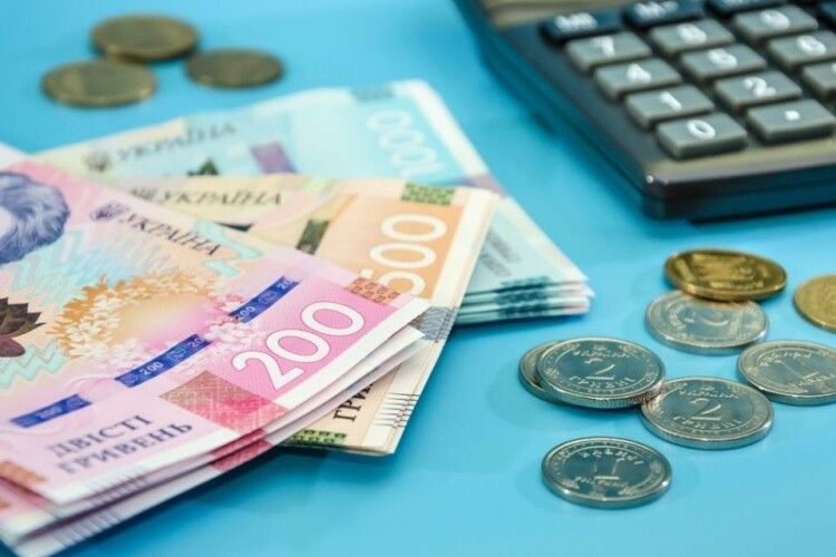 Українцям із великим стажем анонсували підвищення пенсії