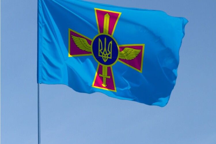Перед будівлею Луцької міської ради майорітиме прапор Повітряних Сил Збройних Сил України
