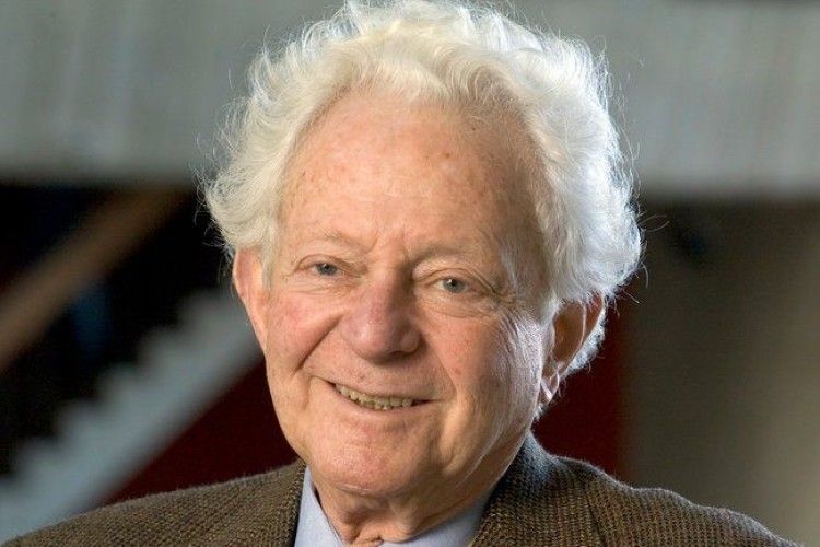 Помер науковець, який написав книгу про «частинку Бога»