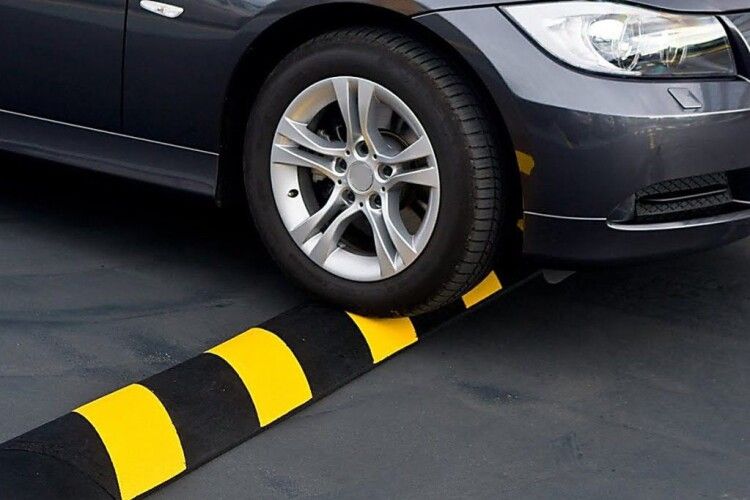 Де у Луцьку з'явилися нові «лежачі поліцейські» цього року