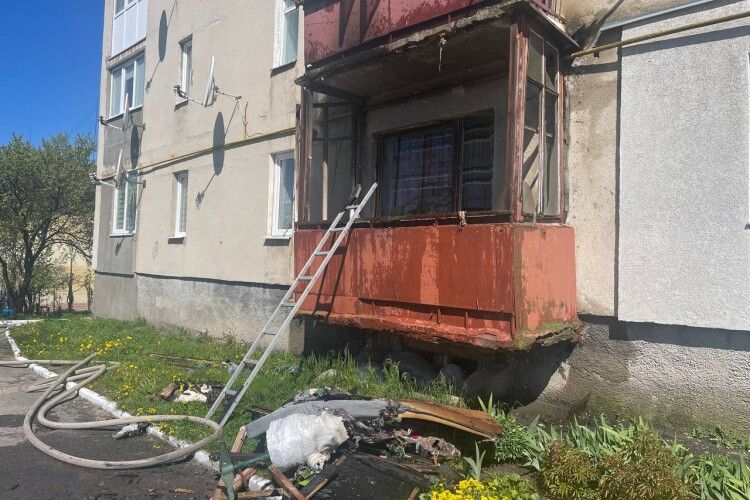 На Рівненщині від знищення вогнем врятували квартиру (Фото)