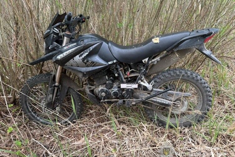 26-річний волинянин поцупив байк та влаштував схованку в хащах
