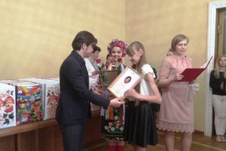 Люблинецька школярка отримала нагороду від Міністра культури України