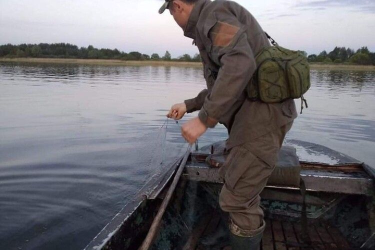 На водоймах Волині вилучили заборонені знаряддя лову