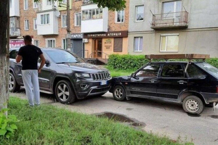 На Волині сталася ДТП: не поділили дорогу «жигулі» та позашляховик (Фото)