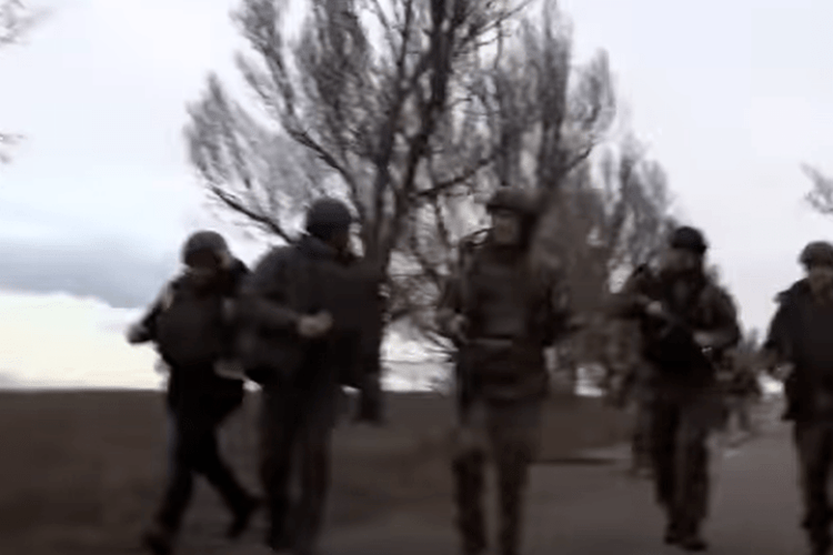 Глава МВС України потрапив під обстріл бойовиків на Донбасі (Відео)