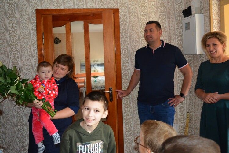 Волинська сім’я всиновила 6 сиріт та дітей позбавлених батьківського піклування