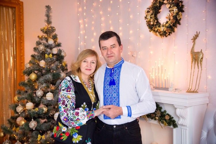 Колоритні полотна та писанки подружжя із Володимира прикрашають колекції і за кордоном