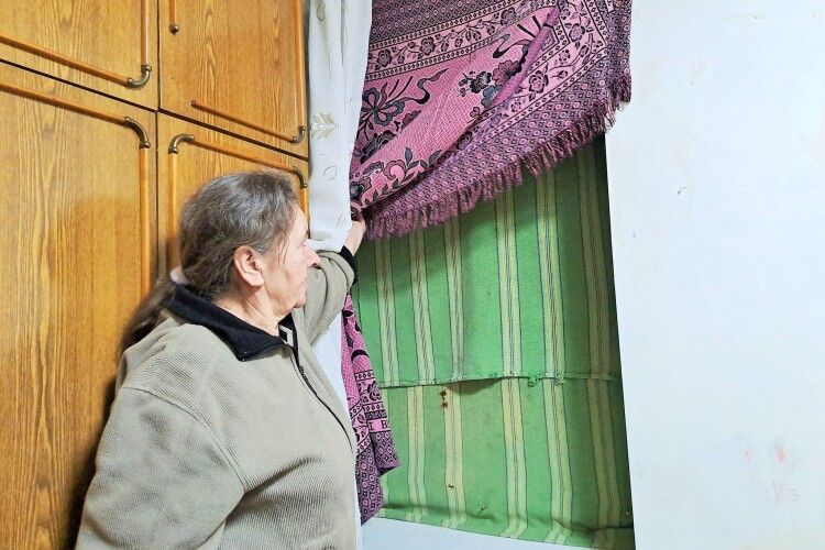 «Ми поруч із родинами»: мер Ковеля зустрівся з мешканцями пошкодженого будинку