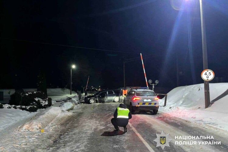 На Рівненщині затримано нетверезого водія, який скоїв ДТП та травмував жінку (Фото)
