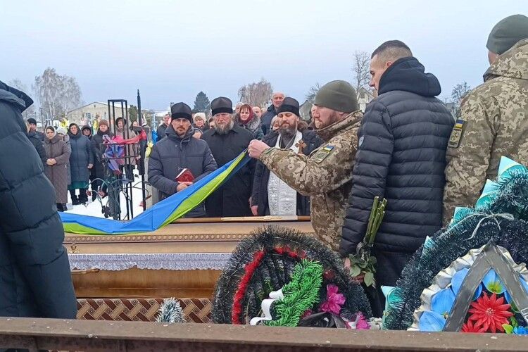 На Волині громада провела в засвіти захисника