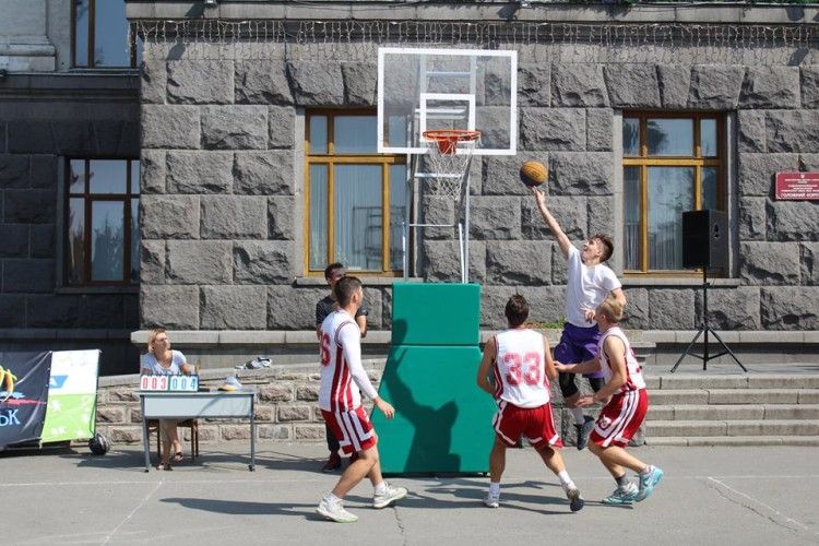 Стрітбол приносить і задоволення, і гроші