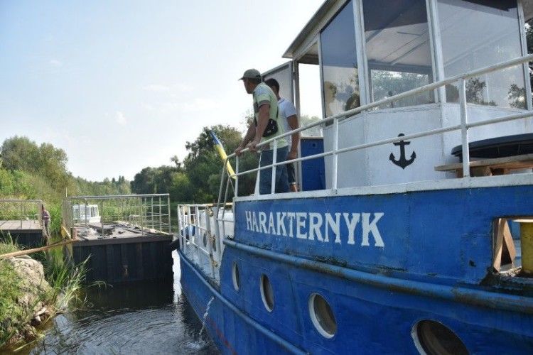 Нову понтонну пристань встановили у центральному парку (Фото)