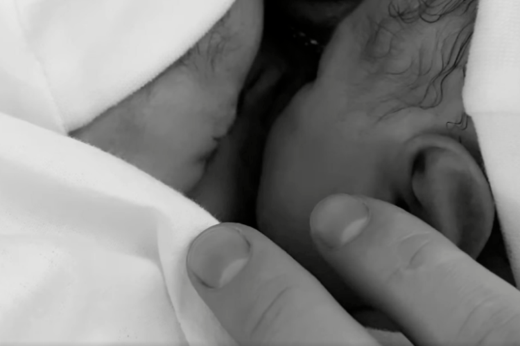 Волинські медики з міста гірників зняли відео про народження двійні (Відео)