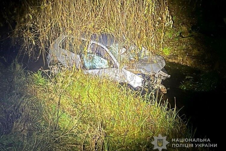 На Волині авто злетіло з мосту в річку