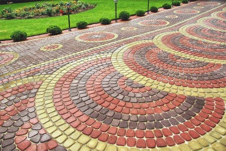 Вже 20 і ще один лучанин вимагають вимостити проспект Грушевського бруківкою