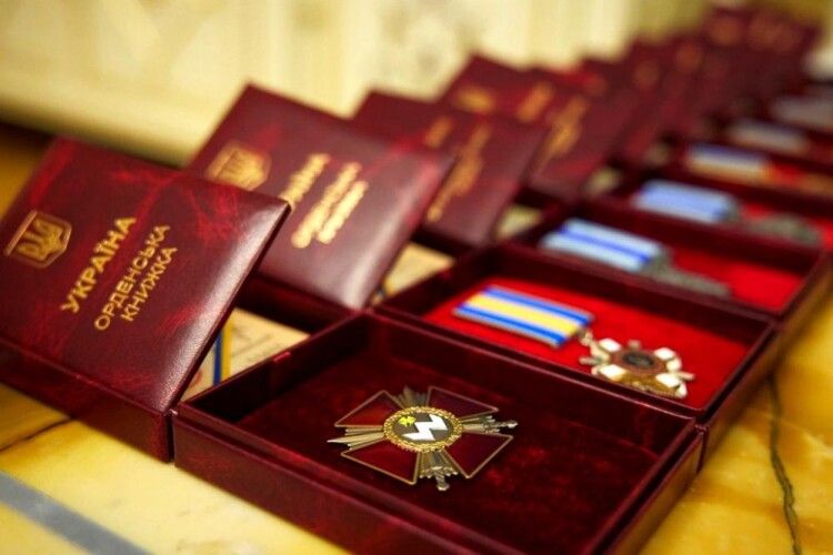 Героя з Рівненщини, який служив у президентському полку, посмертно нагородили орденом (Фото)