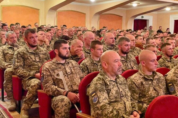 Воїнів «сталевої сотки» Волині, які повернулись на ротацію, привітали з успішним виконанням завдань 