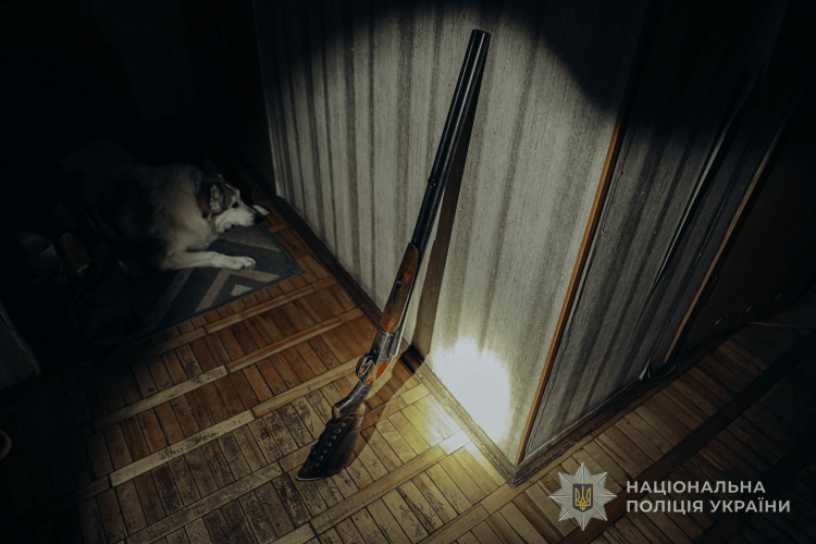 «Я рятував дитину»: у Луцьку поліцейський прикрив собою жінку з сином від пострілу 