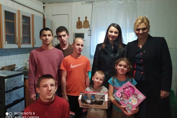 У Володимирі-Волинському діти пільгових категорій отримали гостинці від Миколая