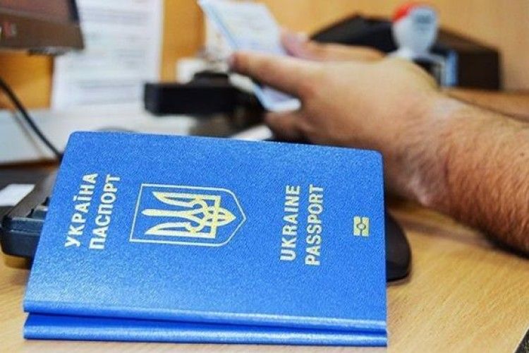 На біометричні паспорти шалений попит