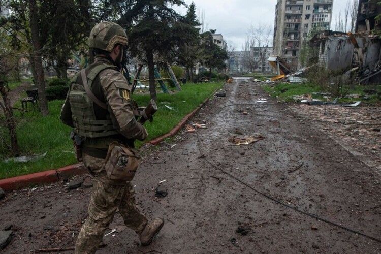 «Це цинічна брехня», - воїн спростовує заяву Міноборони про «капітальні укріплення» навколо Бахмуту 