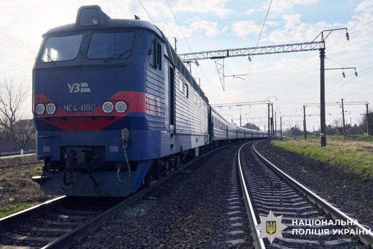 На Рівненщині чоловік загинув під колесами потяга через розмову по телефону