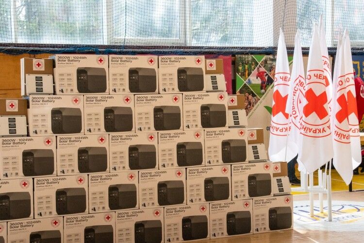 Допомога на мільйон: Червоний Хрест підсилив волинські громади обладнанням для зв'язку та енергії