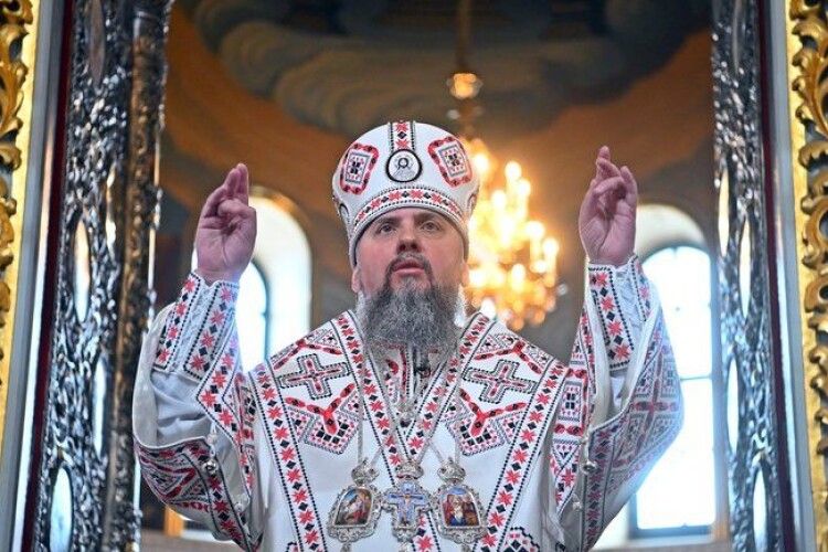 Предстоятель ПЦУ розповів, чому обрав вишиване облачення для Служби у лаврі