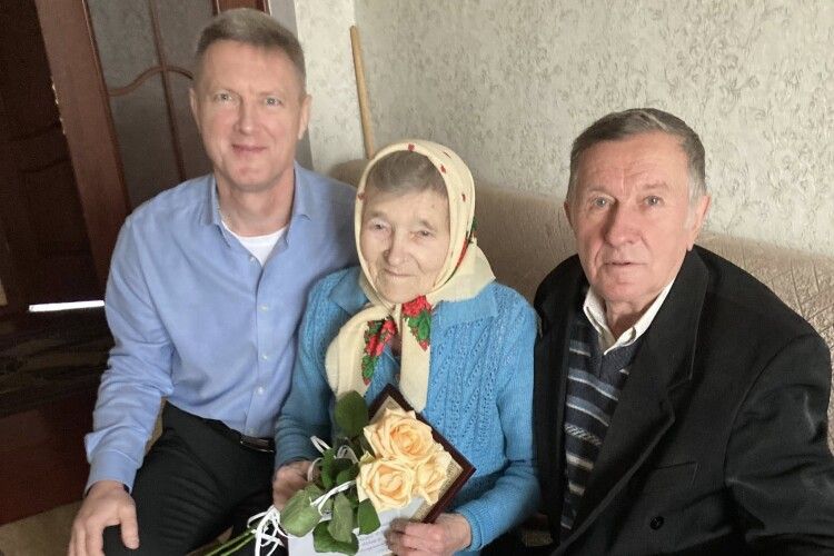 У громаді на Волині привітали довгожительку з 95-річчям