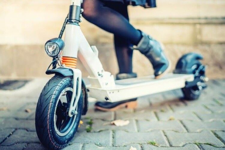 Збив людину – відповідай як водій: в Україні взялися за водіїв електросамокатів