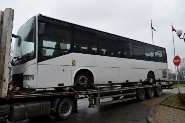Чотири громади Волині отримали шкільні автобуси від Франції