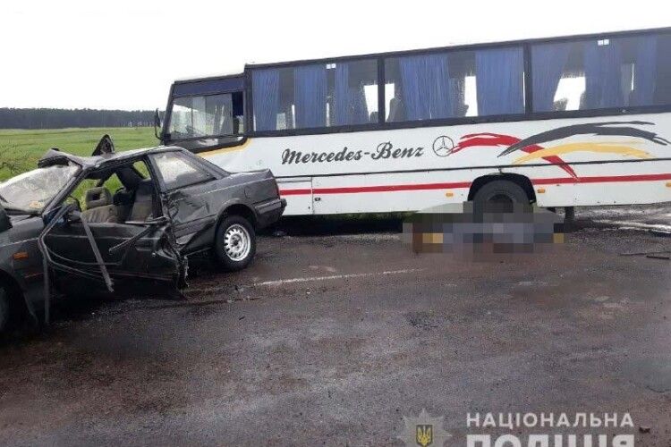 Смертельна ДТП на Рівненщині: маршрутка зіткнулася з легковиком