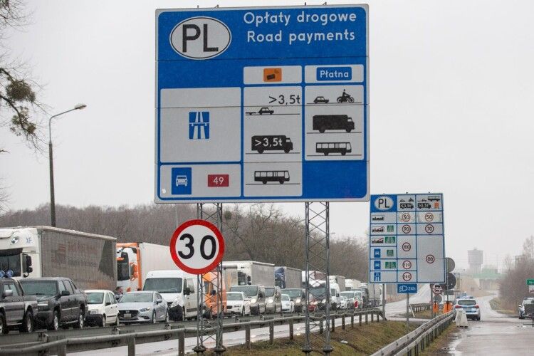 Ажіотаж на кордоні з Польщею: де зараз найбільші черги та як їх об'їхати