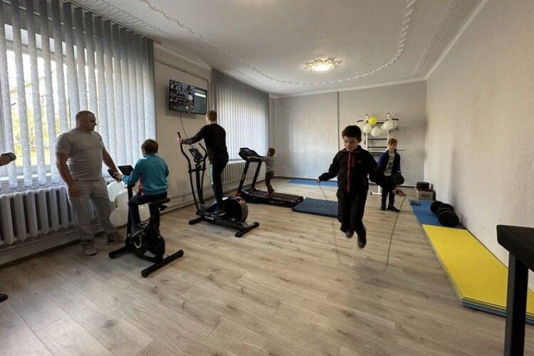 У найменшому місті Волині відкрили велику тренажерну залу
