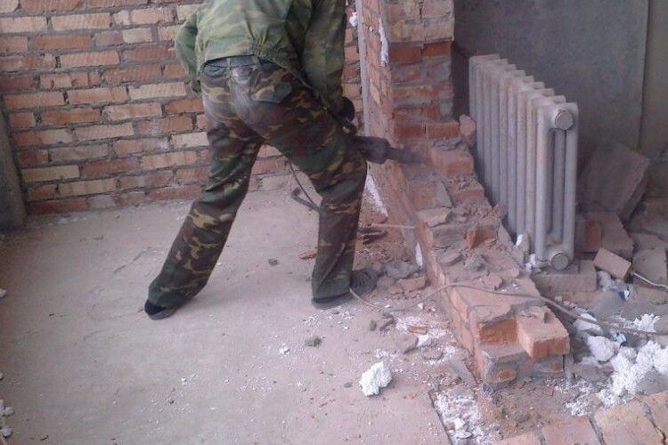 Волинянин заявив у поліцію, що хтось розбирає його обійстя