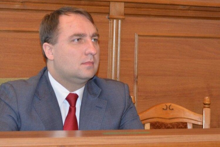 Річна зарплата 41,8 тисячі і автомобіль майже мільйон гривень: екс-регіонал очолив укрупнений район на Волині