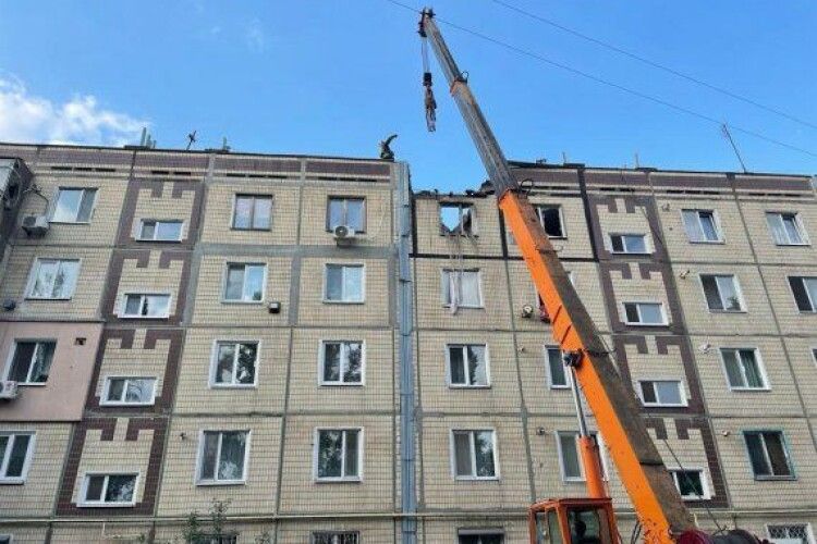 Росіяни вгатили «Градами» по житлових кварталах Нікополя: перші подробиці
