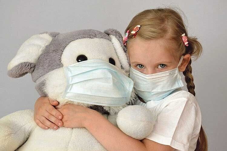 Лікар-інфекціоніст пояснила, чому діти хворіють на COVID-19 рідше та легше