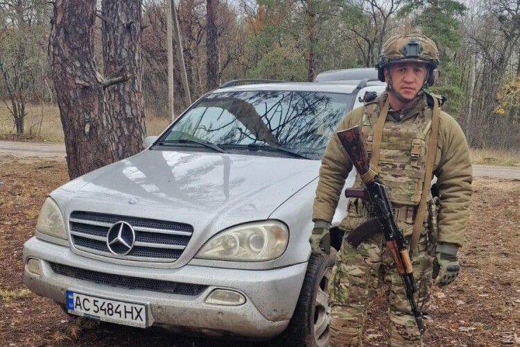 На Волині сільська громада передала для земляка на фронт позашляховик