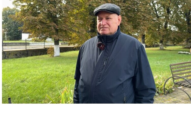 Прибрати кладовище в селі на Волині місцевим жителям допомогло агропідприємтсво