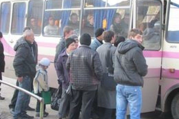 Мешканці села вимагають відновити транспортне сполучення з обласним центром
