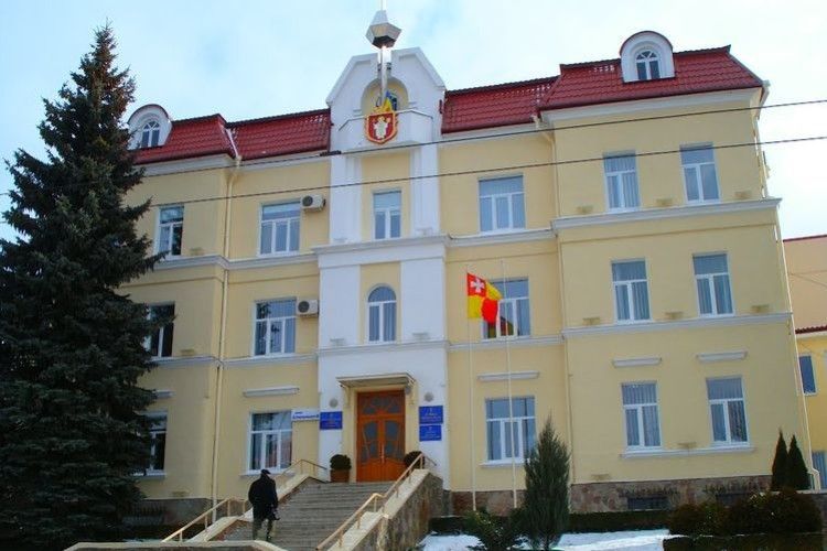 У Луцькій міській раді запроваджують пластикові перепустки