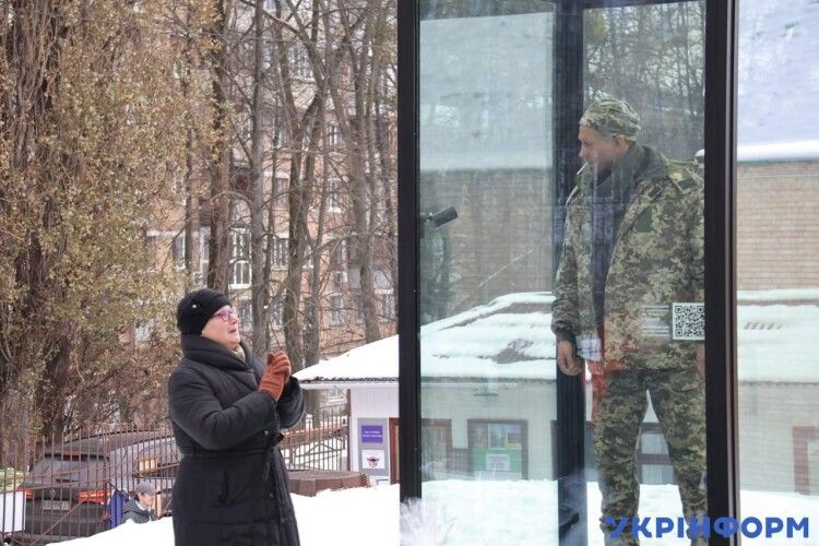 У Києві встановили досить дивний пам’ятник Герою України