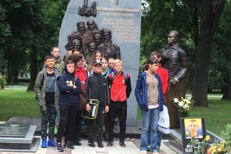 У Луцьку діти вшанували пам’ять Героїв Небесної Сотні та загиблих учасників АТО