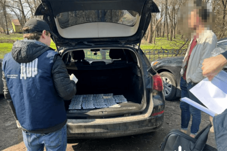 На Львівщині поліцейські хотіли нажитися на допомозі ЗСУ