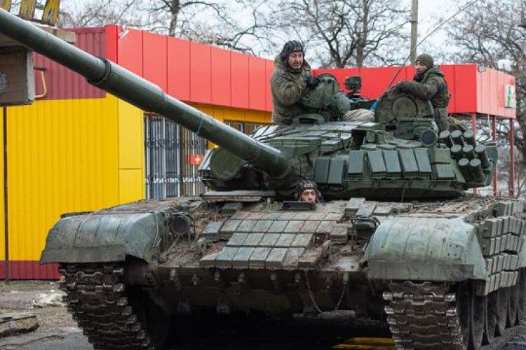 Російські війська частково відходять з Київщини та вивозять награбоване майно, – Генштаб