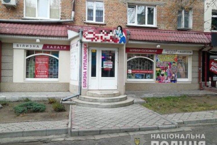 Грабіжники за 50 секунд винесли із магазину хутра на 130 тисяч гривень