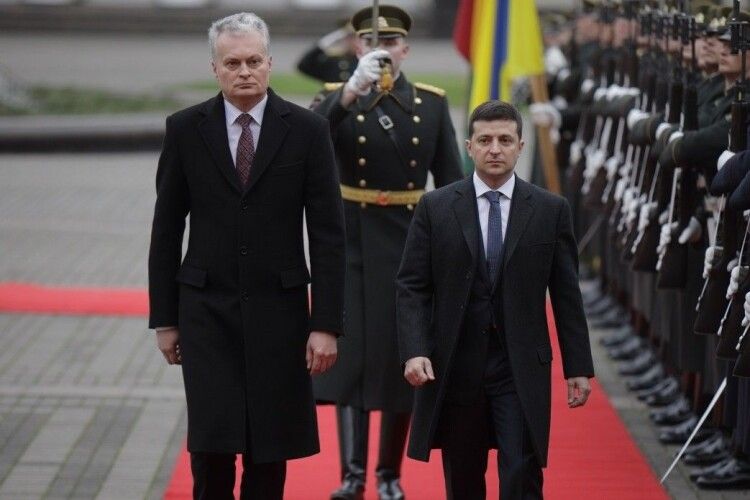 Президент Литви закликав Зеленського продовжити курс на ЄС та НАТО, закріплений у Конституції командою Порошенка